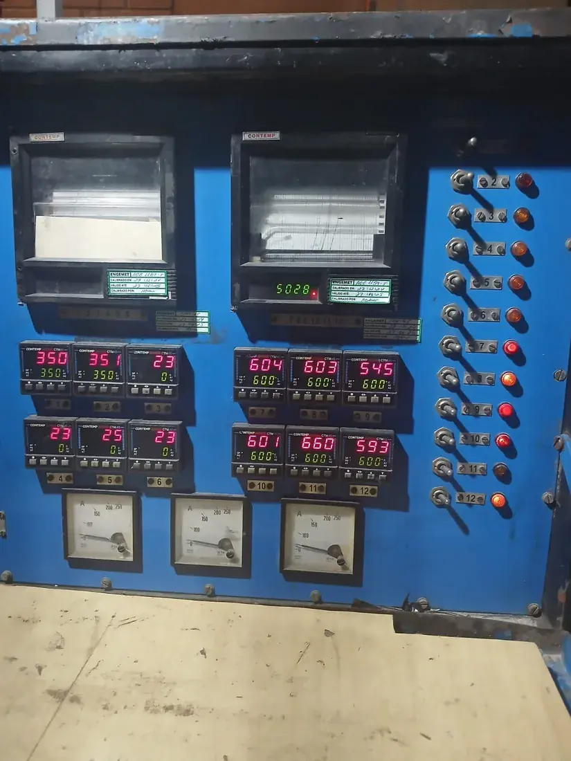 Painel de controle: cada canal acompanha um termopar do ciclo